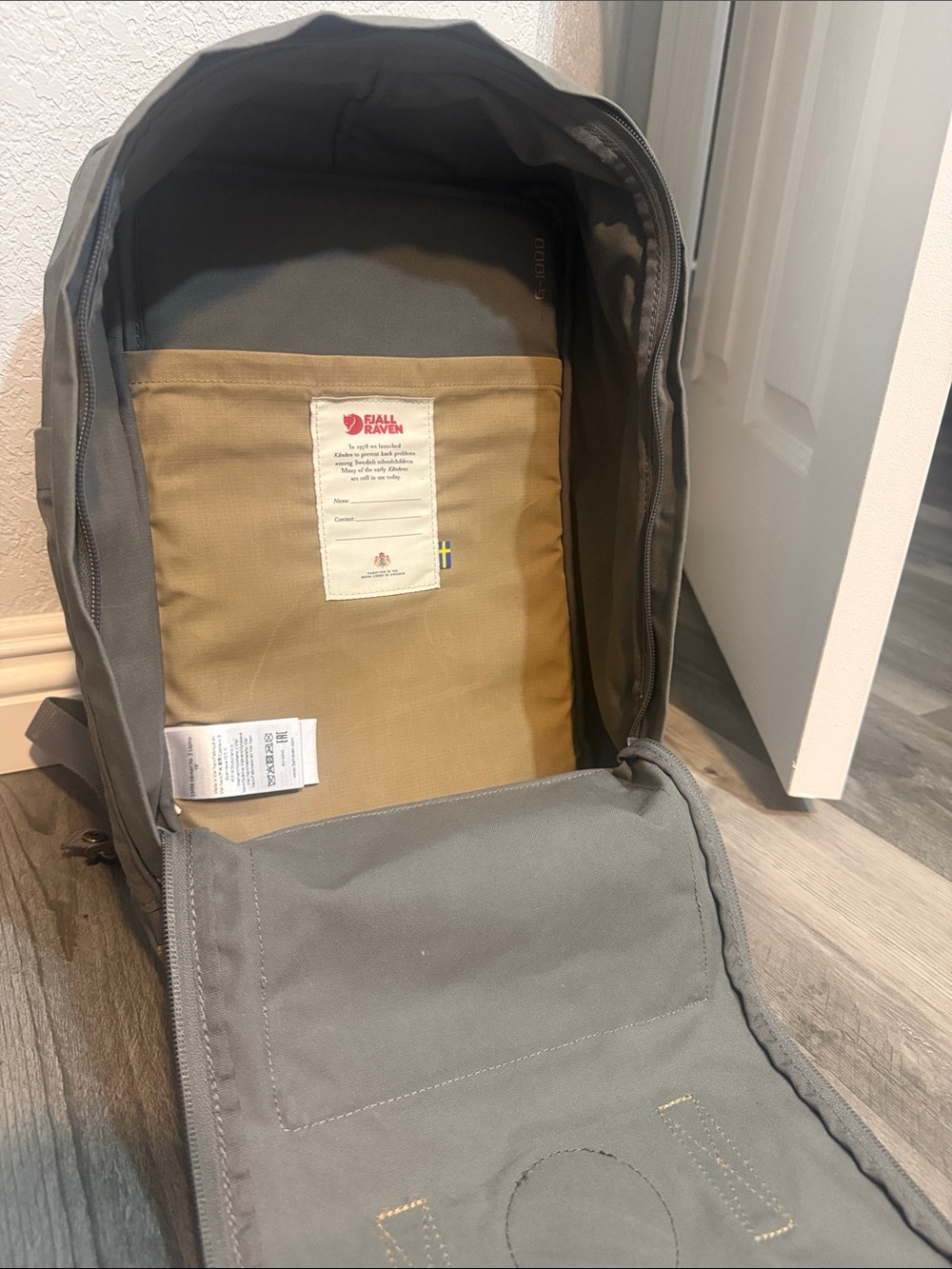 Fjallraven Kånken Backpack with Tan Leather Accents - Olive - Picture 3 of 3